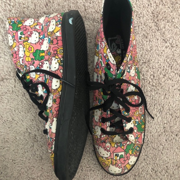 Limited Edition Hello Kitty Vans - Picture 2 of 4